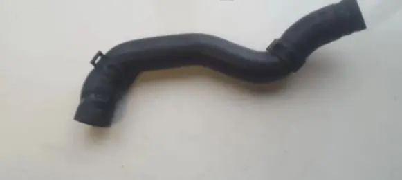 Volkswagen PASSAT B6 Engine coolant pipe/hose