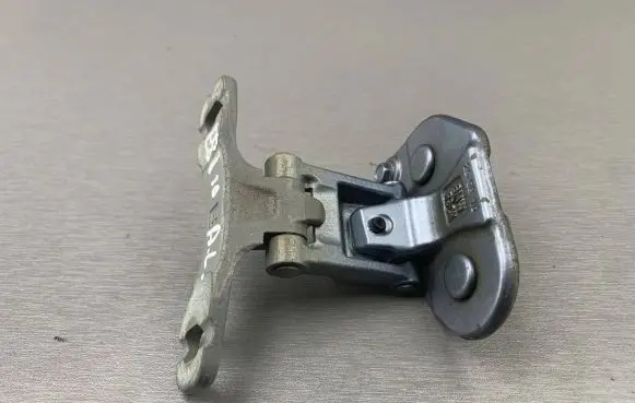 BMW 1 E81 E87 Tailgate/trunk/boot hinge 7060626 51244389564 51247076008