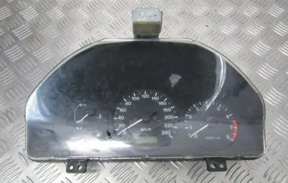 Mazda 626 Speedometer (instrument cluster) GE4TD