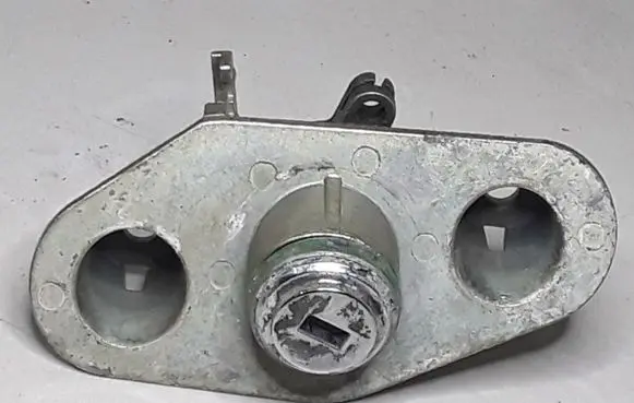 Volvo S60 Tailgate exterior lock 737700001