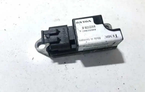 Volvo V70 Airbag deployment crash/impact sensor 9472729b a982523687