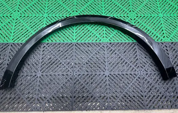 Ford Focus Fender trim (molding) r2kb-r28d02-b