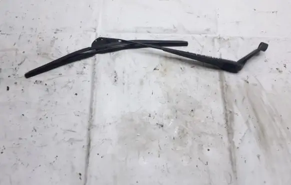 Toyota Corolla E120 E130 Front wiper blade arm