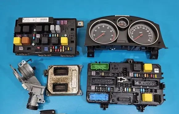 Opel Astra H Engine control unit/module ECU 12992406 IMPRK1573202