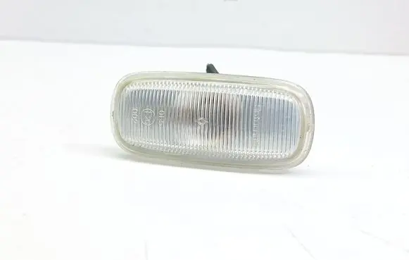 Audi A4 S4 B5 8D Front fender indicator light E26002