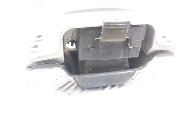Audi Q3 8U Engine mount bracket 5n0199555