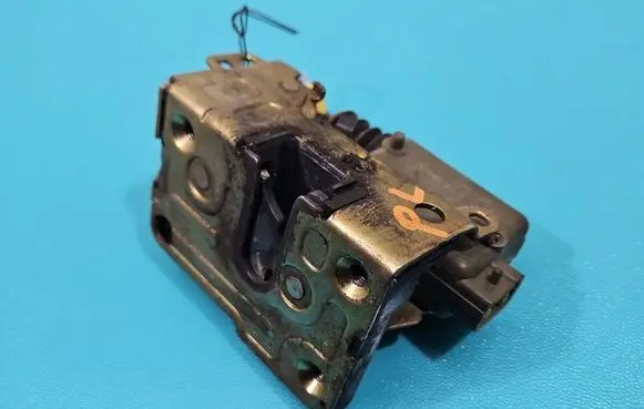 Renault Master II Front door lock IMPRK1502174