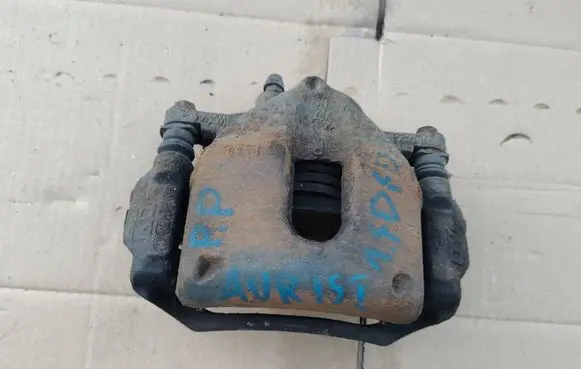 Toyota Auris 150 Front brake caliper