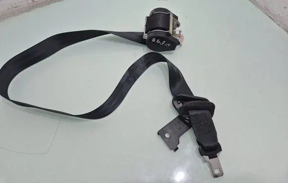 Opel Vivaro Third row seat belt 848018