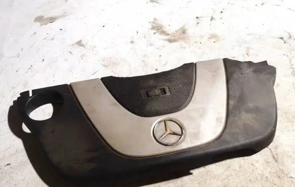 Mercedes-Benz CLS C219 Engine cover (trim) a2720100067