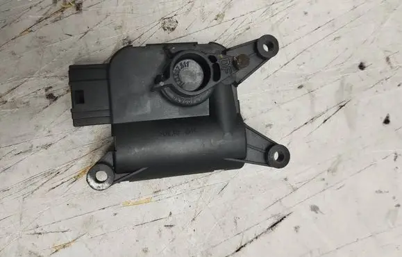 Volkswagen Multivan T5 Air flap motor/actuator 0132801320 13050403 52495223