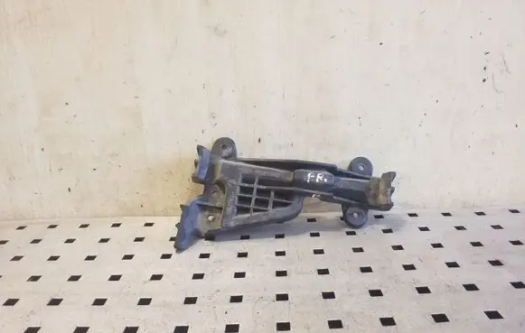 Audi A6 S6 C4 4A Front bumper mounting bracket 4A0807284