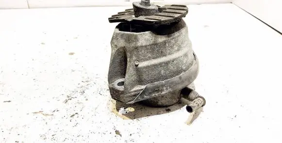 BMW 5 E60 E61 Engine mount bracket 6761092 15934612 5863124