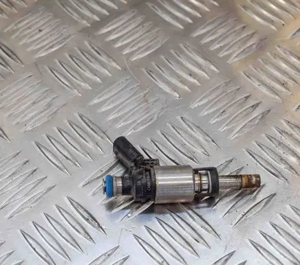 Audi Q3 8U Fuel injector 0261500076 06H906036G