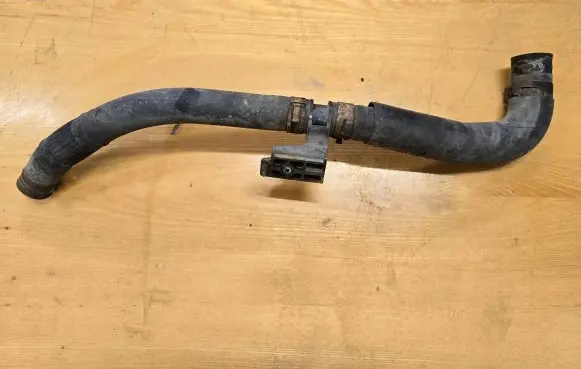 Mazda CX-7 Engine coolant pipe/hose