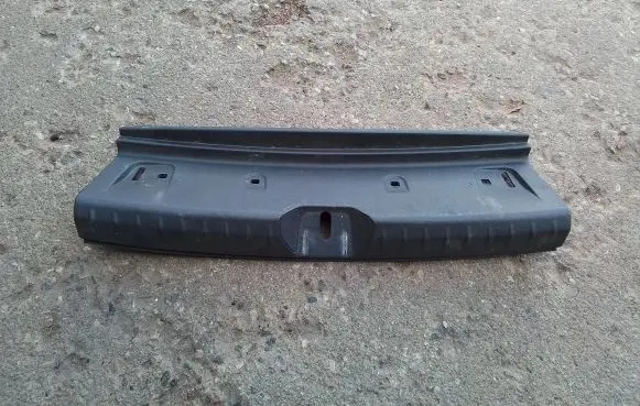 Trunk/boot sill cover protection