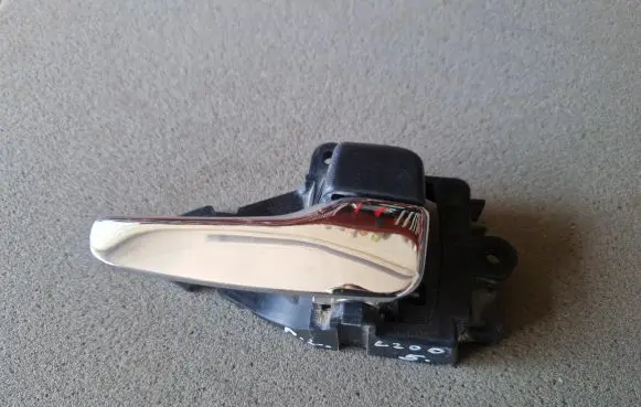 Mitsubishi L200 Rear door interior handle 