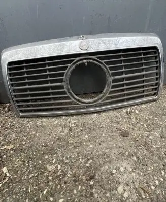 Mercedes-Benz E W124 Front bumper upper radiator grill F118