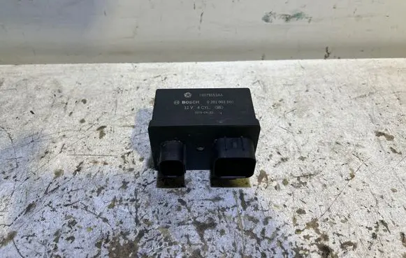 Jeep Cherokee Glow plug pre-heat relay 68079153AA 0281003060 20150422