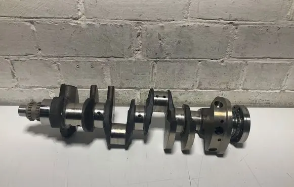BMW 6 F06 Gran coupe Crankshaft 7616597 13110800033