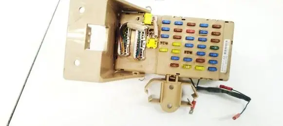 Subaru Legacy Fuse box set 82201AG010 401152