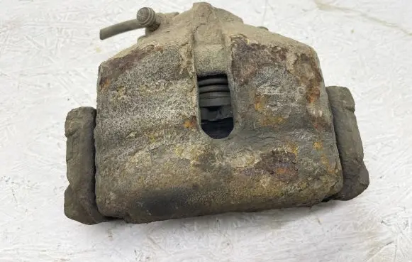 Volkswagen Touran I Front brake caliper