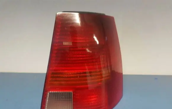 Volkswagen Golf IV Tailgate rear/tail lights 1J9945258A