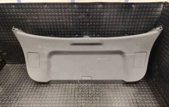 Tailgate trim