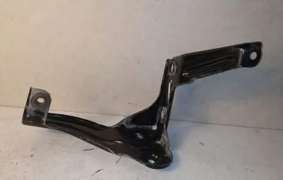 Audi A6 S6 C6 4F Fender mounting bracket 4F0145813
