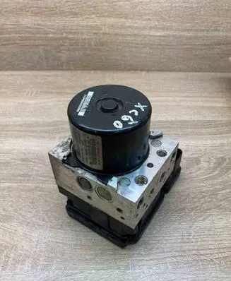 Volvo V70 ABS Pump 30681619 P30681619