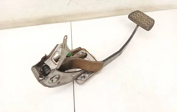 Toyota Yaris Brake pedal 