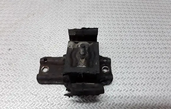 Nissan Terrano Engine mount bracket
