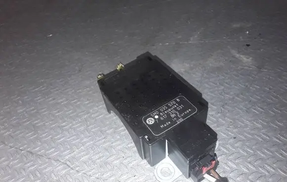 Volkswagen Golf V Aerial antenna amplifier 5M0035570B