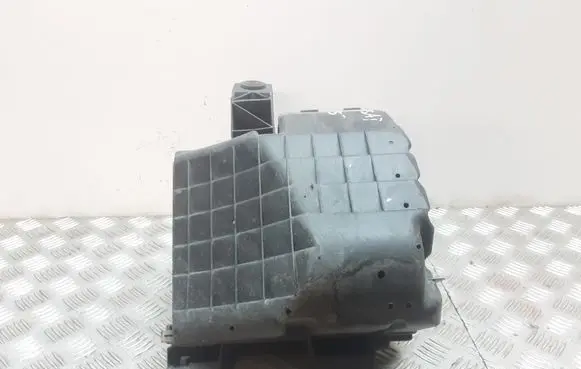 Volkswagen PASSAT B5 Air filter box 8D0129607M