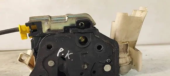 Audi A1 Front door lock 8J1837015C