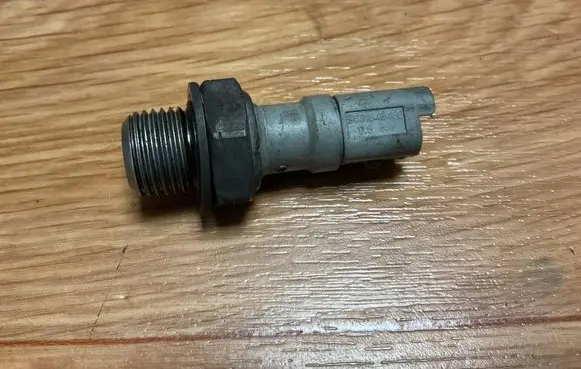 Peugeot Partner Oil pressure sensor 9631846480