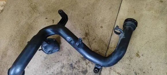 Volkswagen PASSAT B6 Intercooler hose/pipe 1K0145770B 1K0145762