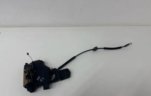 Volkswagen PASSAT B5 Front door lock 3B0837