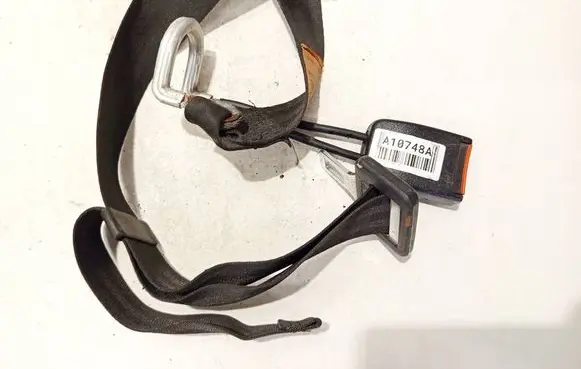 Front seatbelt buckle