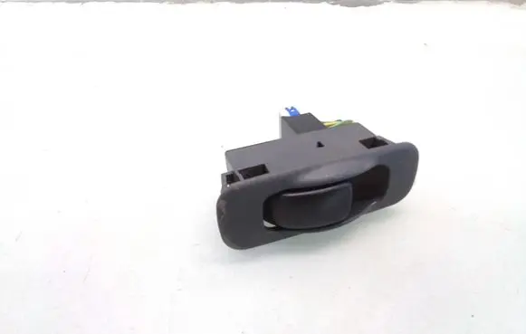Mitsubishi Space Star Electric window control switch MR7960652401