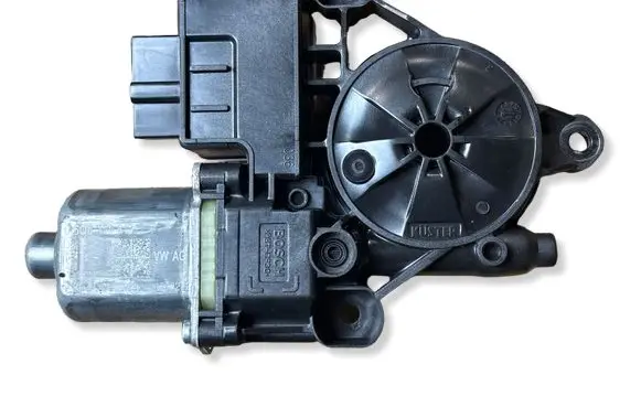 Volkswagen Golf VII Rear door window regulator motor 5Q0959812