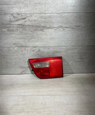 Tailgate rear/tail lights