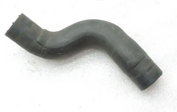 Toyota Avensis T250 Engine coolant pipe/hose 165720R010