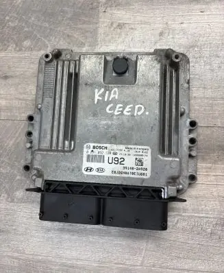KIA Ceed Engine control unit/module 0281032120 391402A920 EDC17C57