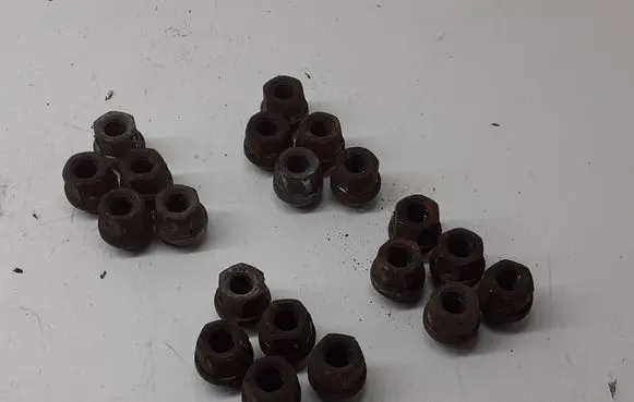 Hyundai ix 55 Nuts/bolts 