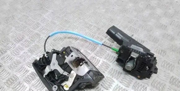 BMW i3 Front door lock 7281931