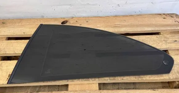 BMW 3 E46 Rear vent window glass 51368209403 51364334945 8209403