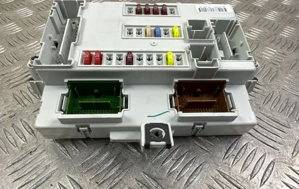 Jeep Cherokee Fuse module P68236668AF