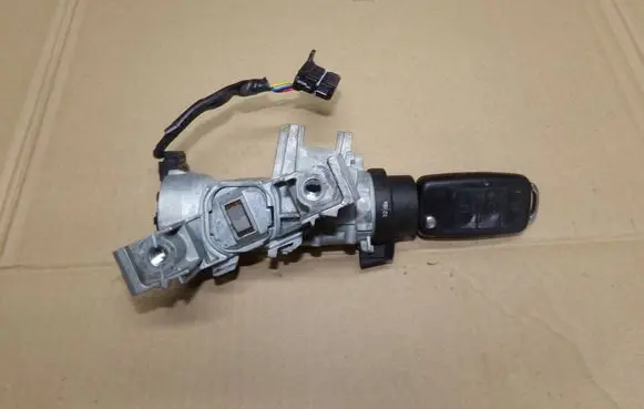 Volkswagen Golf V Ignition lock 1K0905851B