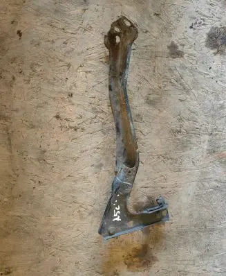 Audi A5 8T 8F Fender mounting bracket 8T0821136